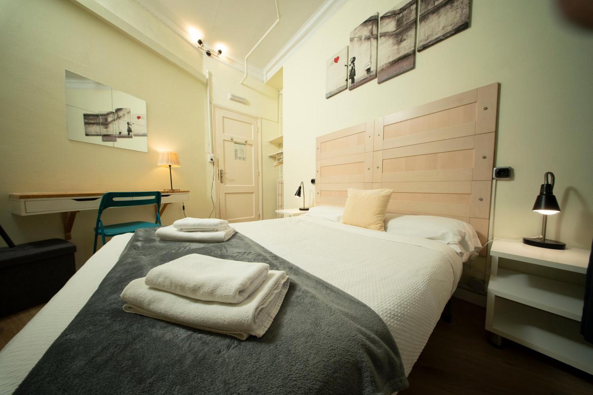 Wow Hostel Barcelona Buitenkant foto