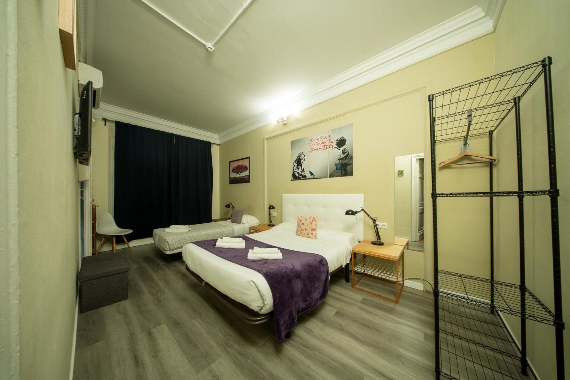 Wow Hostel Barcelona Buitenkant foto