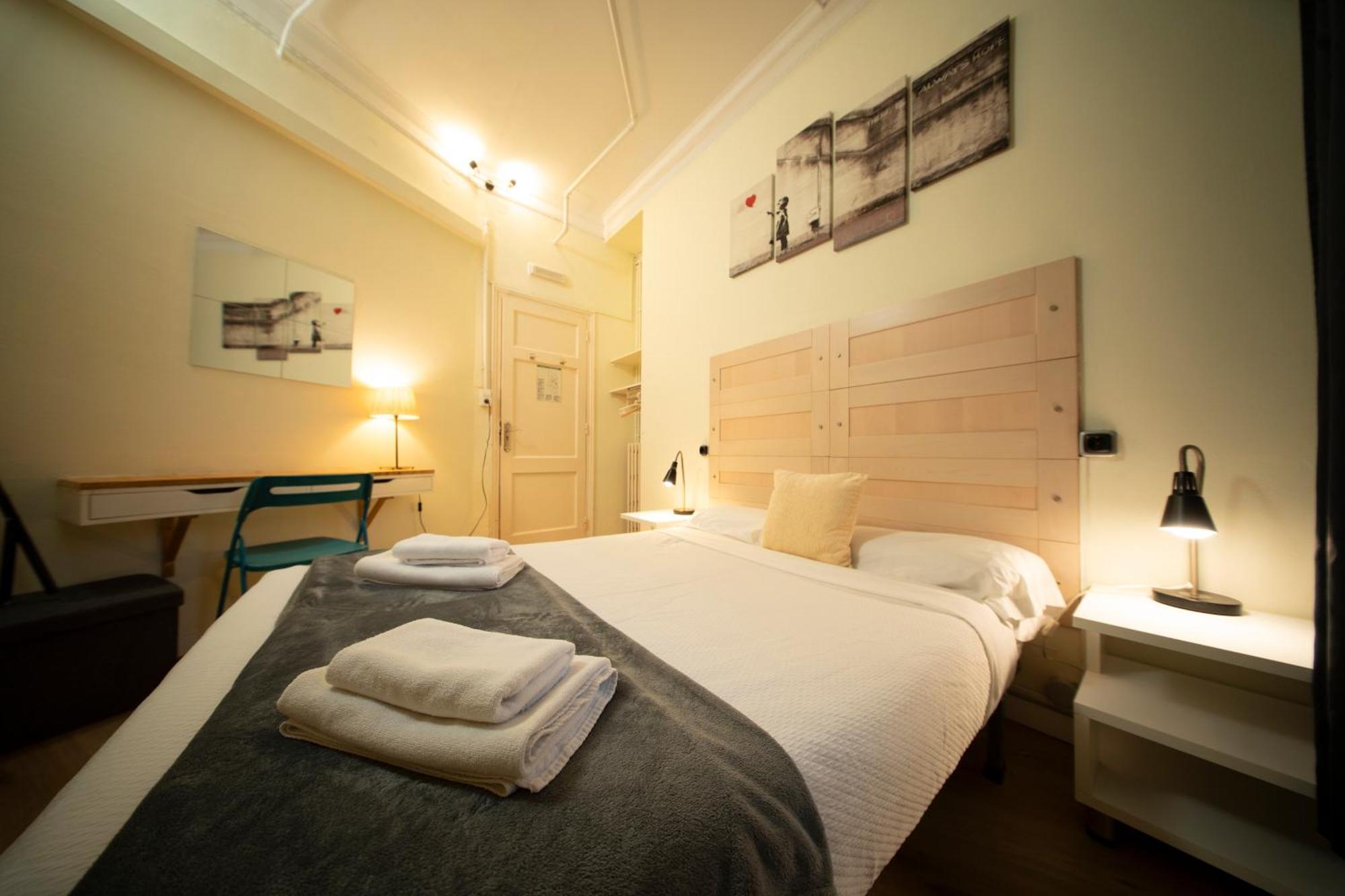 Wow Hostel Barcelona Buitenkant foto