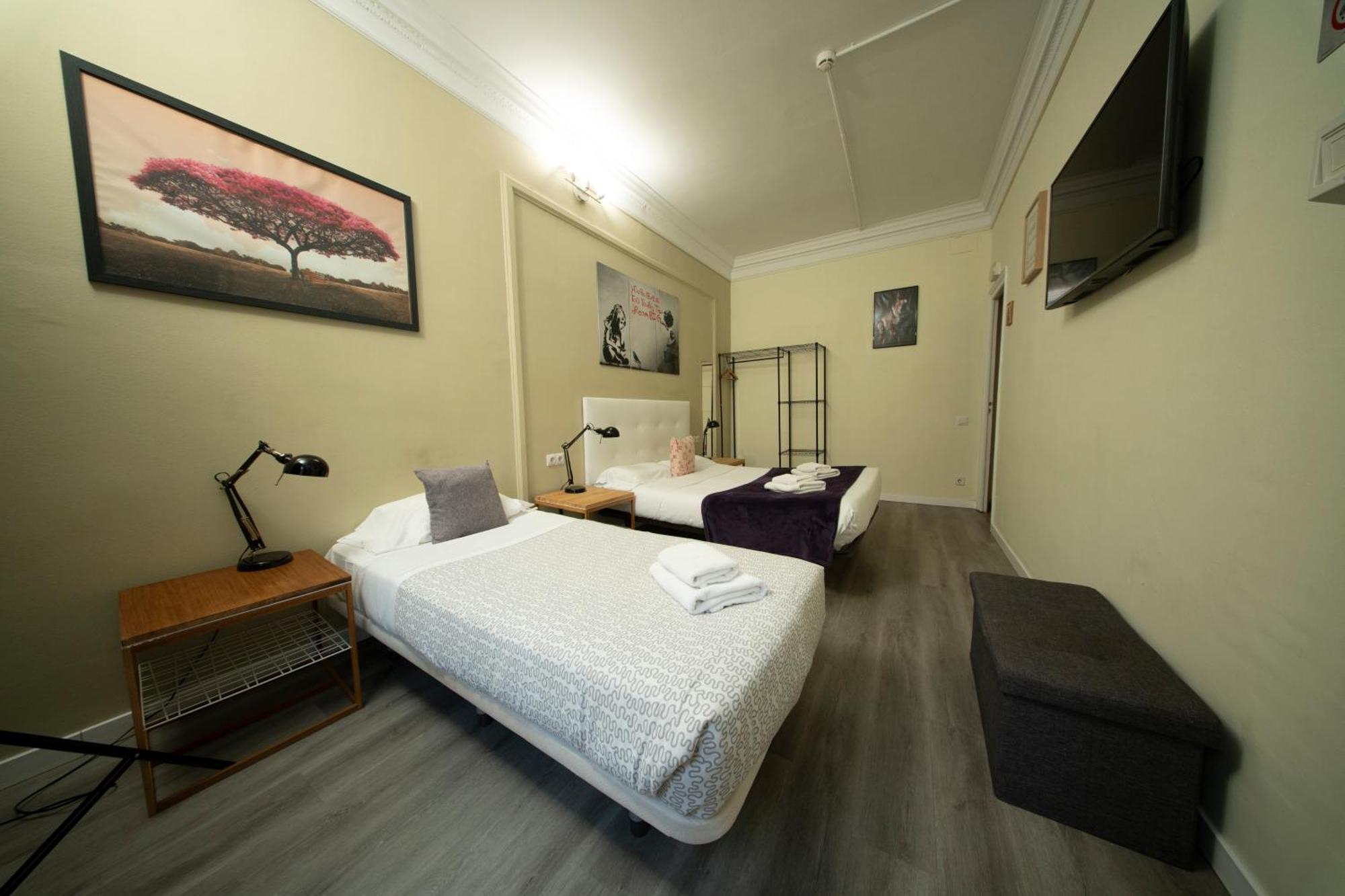 Wow Hostel Barcelona Buitenkant foto