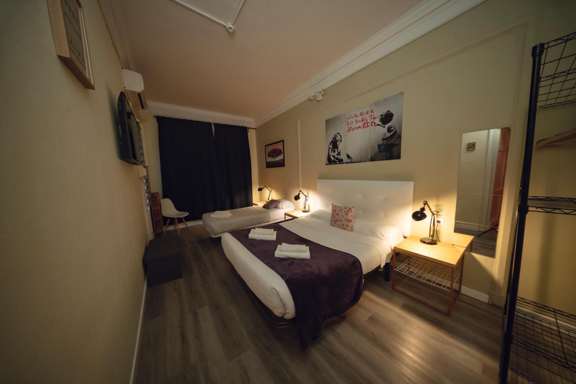 Wow Hostel Barcelona Buitenkant foto