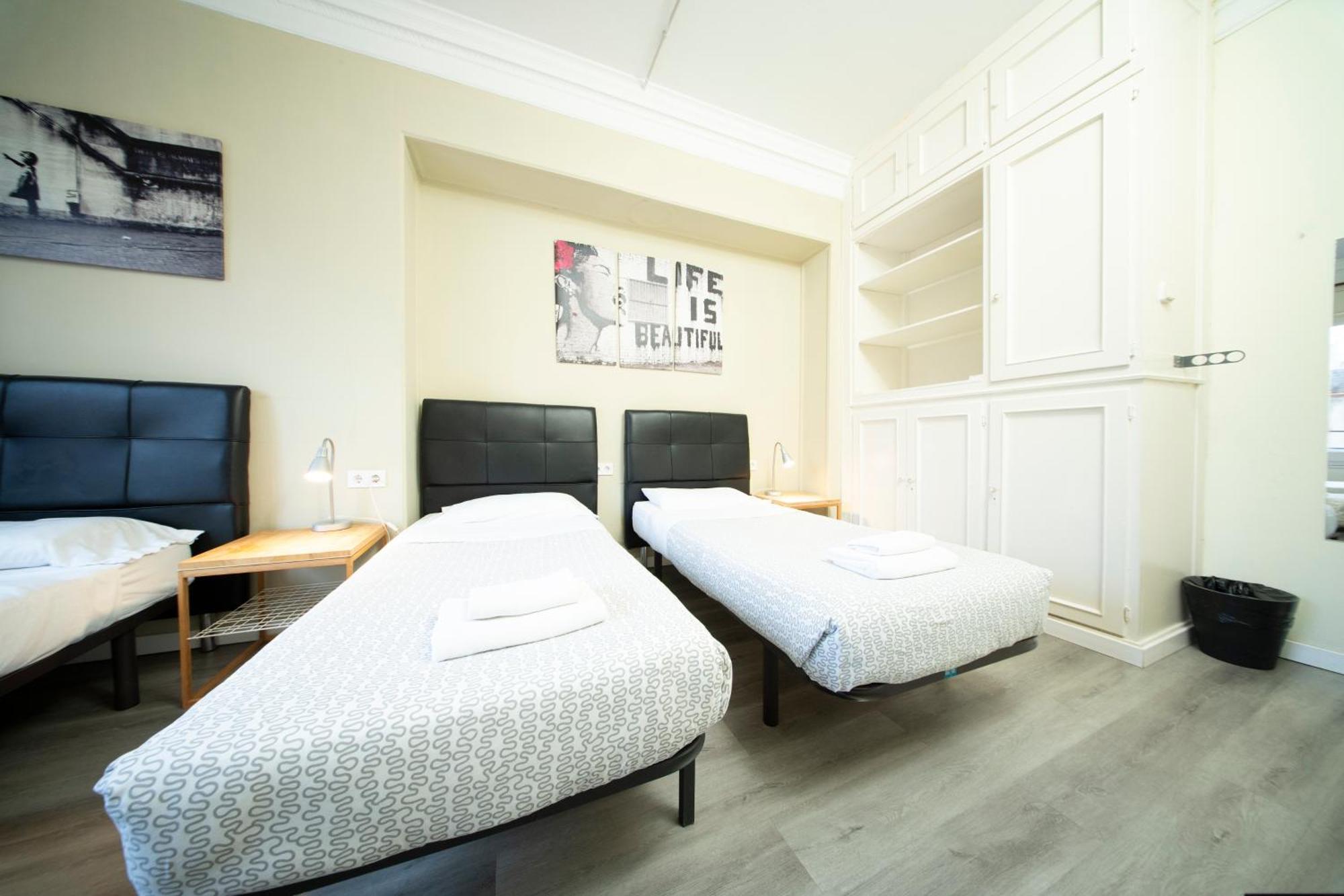 Wow Hostel Barcelona Buitenkant foto