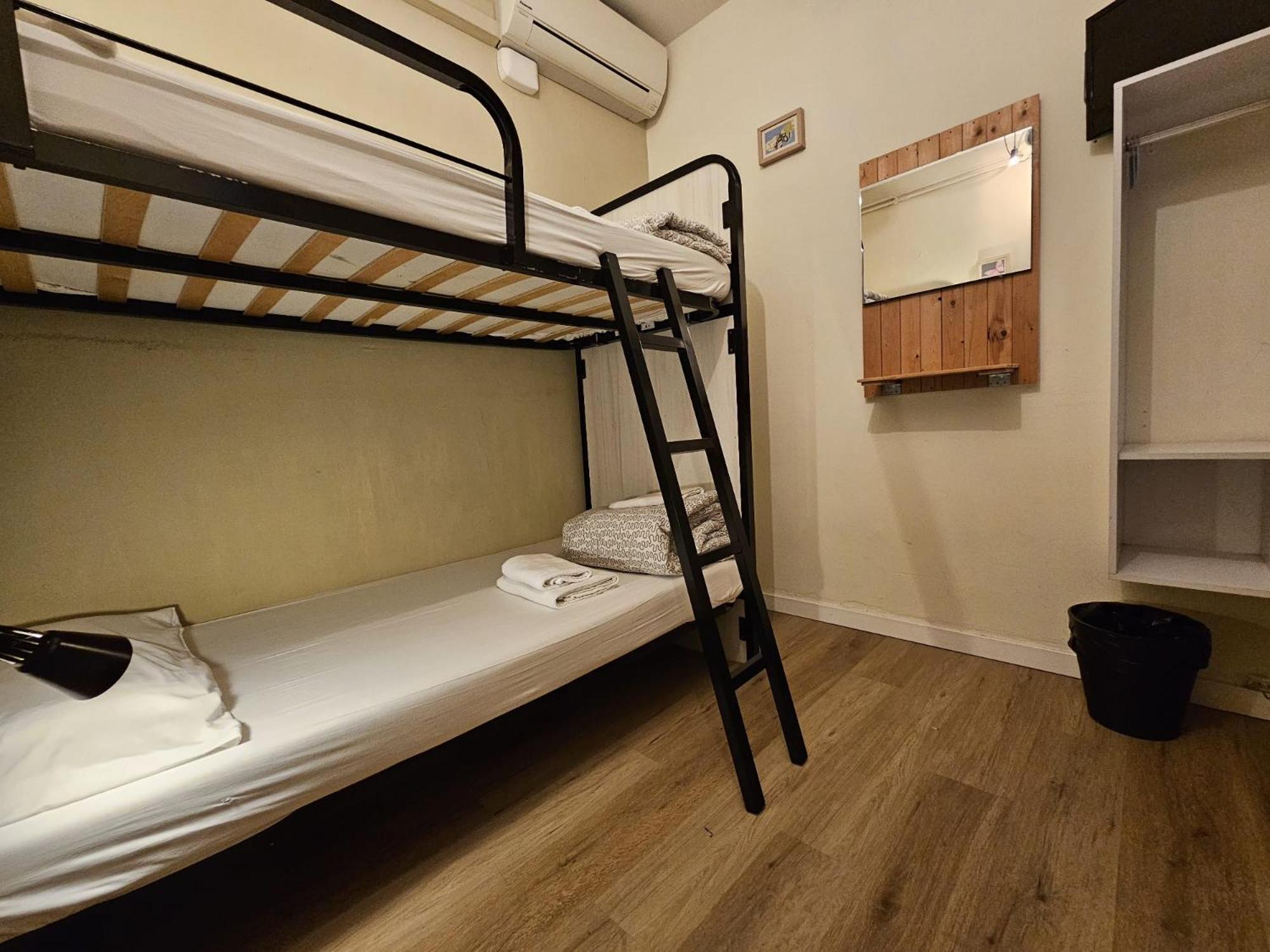 Wow Hostel Barcelona Buitenkant foto