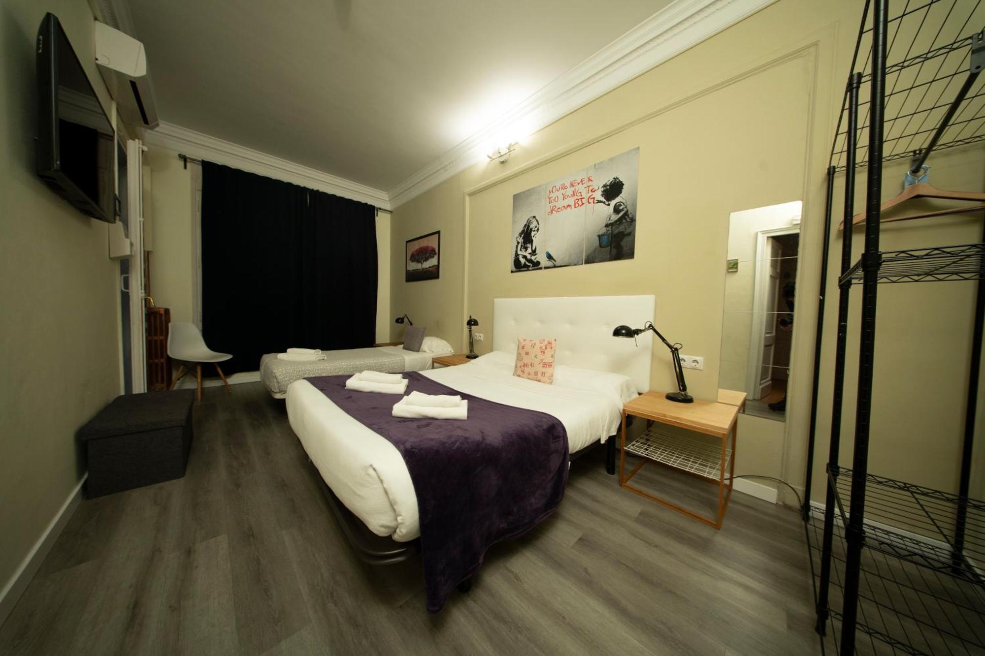 Wow Hostel Barcelona Buitenkant foto