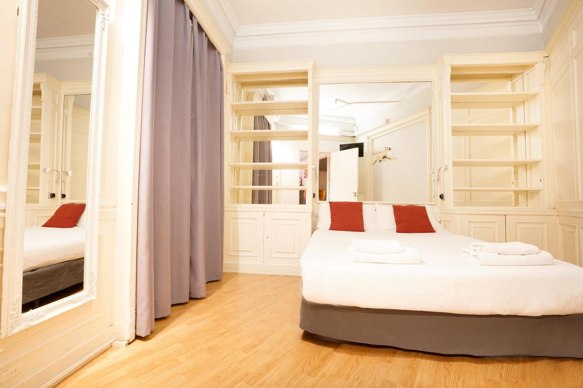 Wow Hostel Barcelona Buitenkant foto